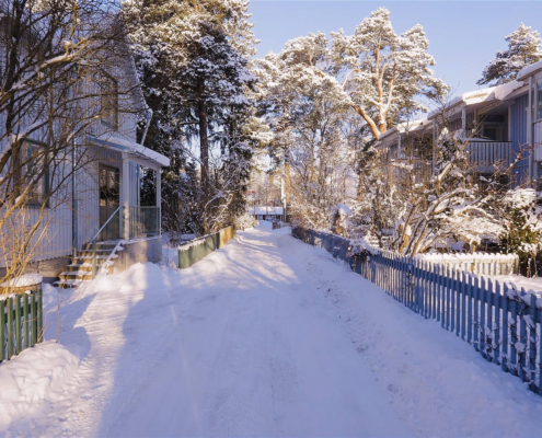 316-gallery5-tapanila-helsinki-finland-snow-walking